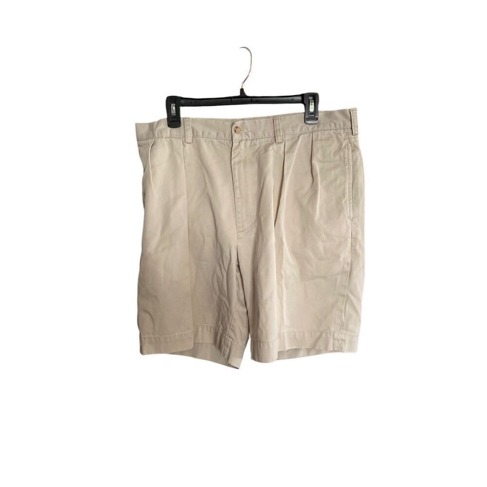 Polo by Ralph Lauren, men’s tan cotton pleated chino shorts, S/36 ￼